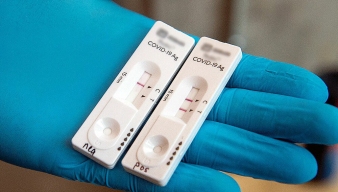 Vì sao test nhanh nhiều lần âm tính, PCR lại dương tính?