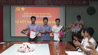 Lễ kết nạp hai đảng viên mới tại BVĐK Quang Khởi