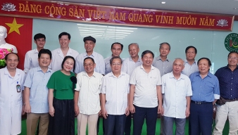 Đoàn cán bộ hưu trí nguyên là lãnh đạo sở Y tế Nghệ An qua các thời kỳ về thăm Bệnh viện đa khoa Quang Khởi