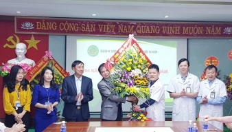 Chủ tịch UBND thị xã Hoàng Mai Nguyễn Hữu Tuy thăm và chúc mừng tập thể BVĐK Quang Khởi nhân ngày Thầy thuốc Việt Nam