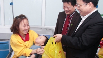 Phó Chủ tịch UBND tỉnh Nghệ An thăm và chúc tết bệnh viện đa khoa Quang Khởi