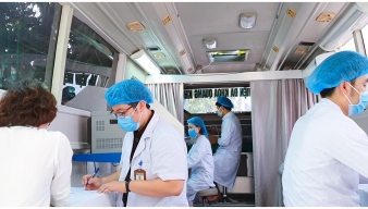 Bệnh viện Quang Khởi đưa 'phòng khám di động' đến với doanh nghiệp, đổi mới khám sức khỏe định kỳ