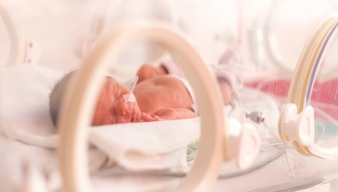 Viêm phổi ở trẻ sơ sinh: Triệu chứng, nguyên nhân và cách chẩn đoán