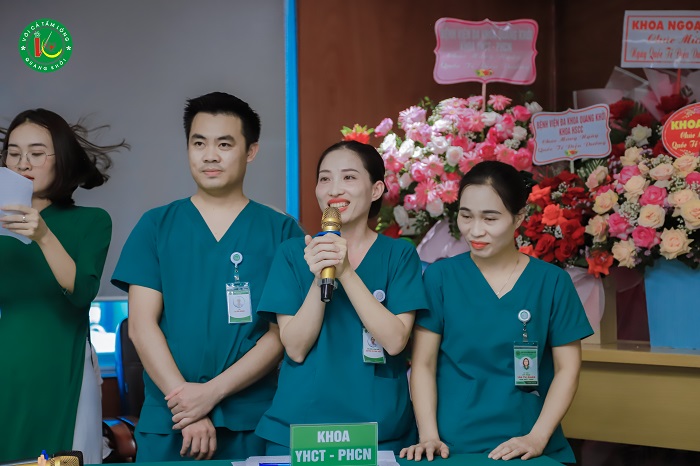 Các Điều dưỡng, nữ hộ sinh và kỹ thuật viên của bệnh viện tham gia hội thi